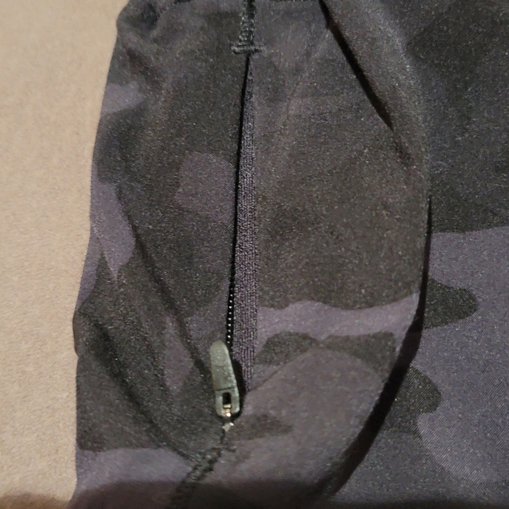Lululemon Hotty Hot Black Camo Short - Picture 7 of 10